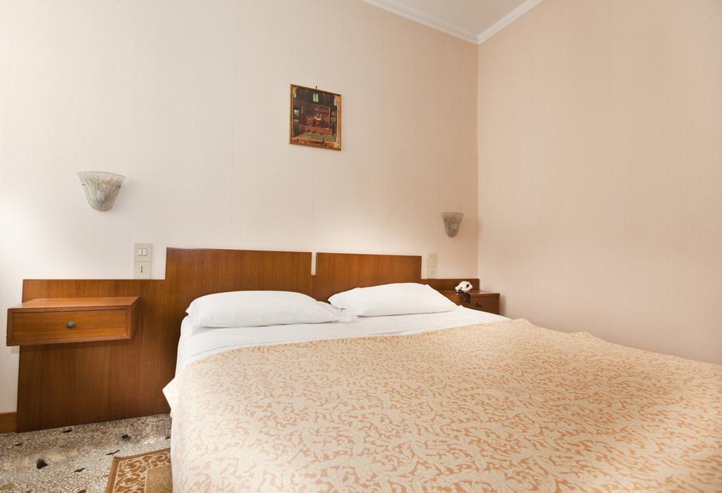 Hotel San Fantin Venecia Habitación foto